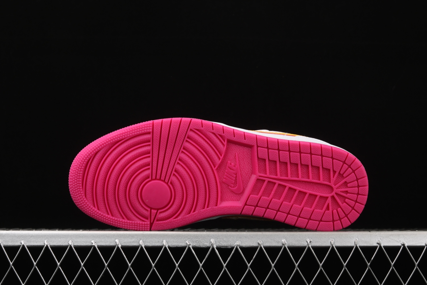 Jordan 1 Low Edge Glow (GS) CU4610-100
