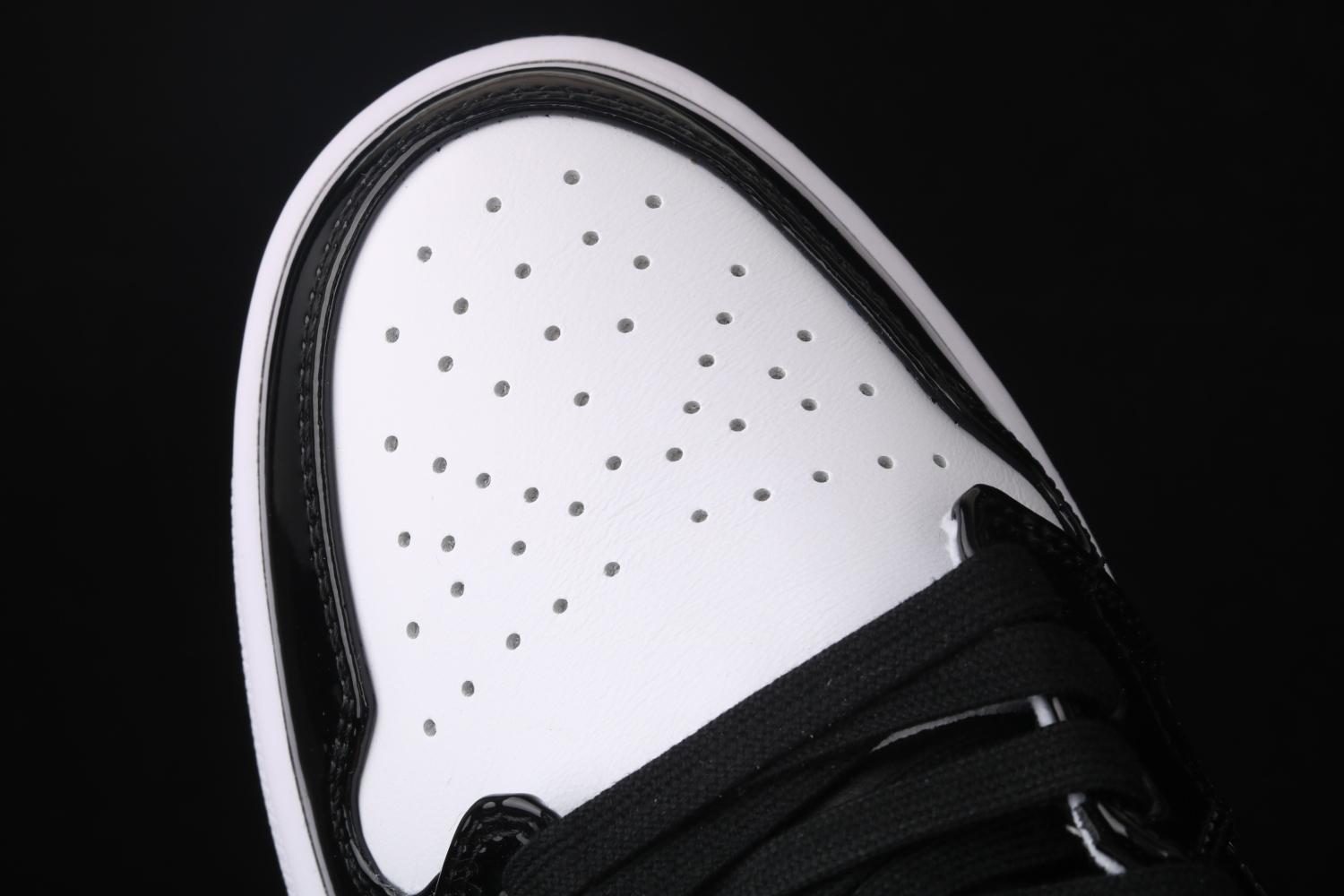 Jordan 1 Low Multi-Color Black Toe (W) CZ4776-101