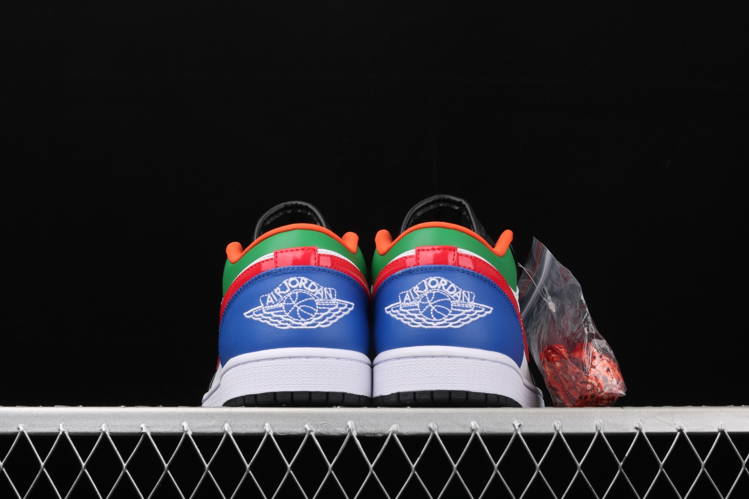 Jordan 1 Low Multi-Color Black Toe (W) CZ4776-101