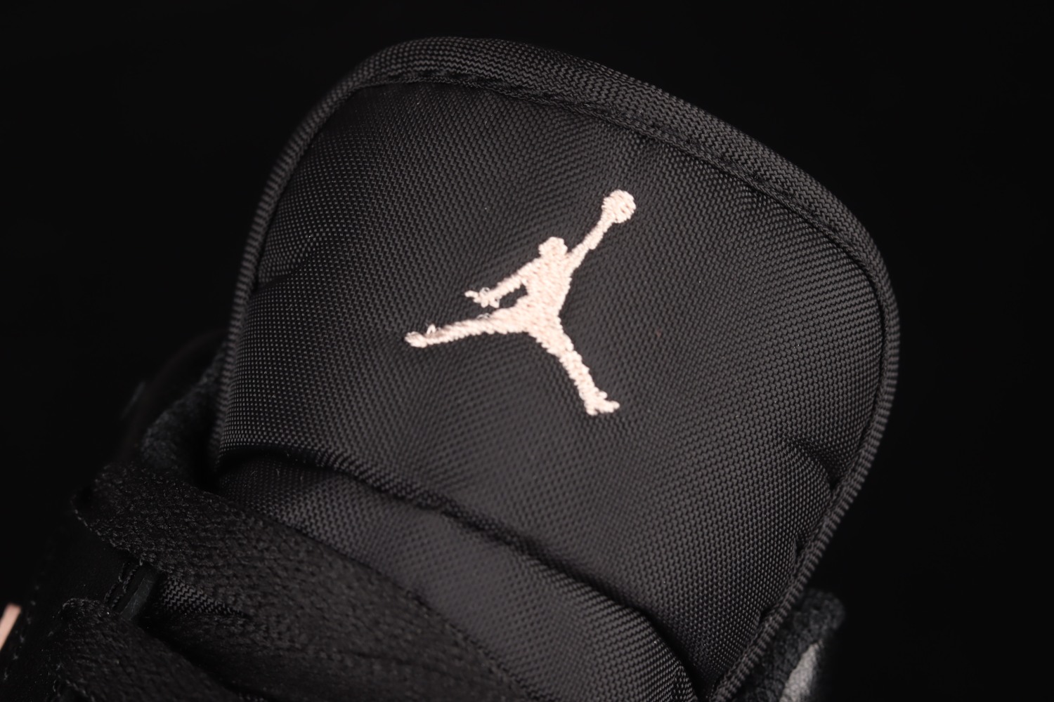 Jordan 1 Low Crimson Tint (GS) 553560-034