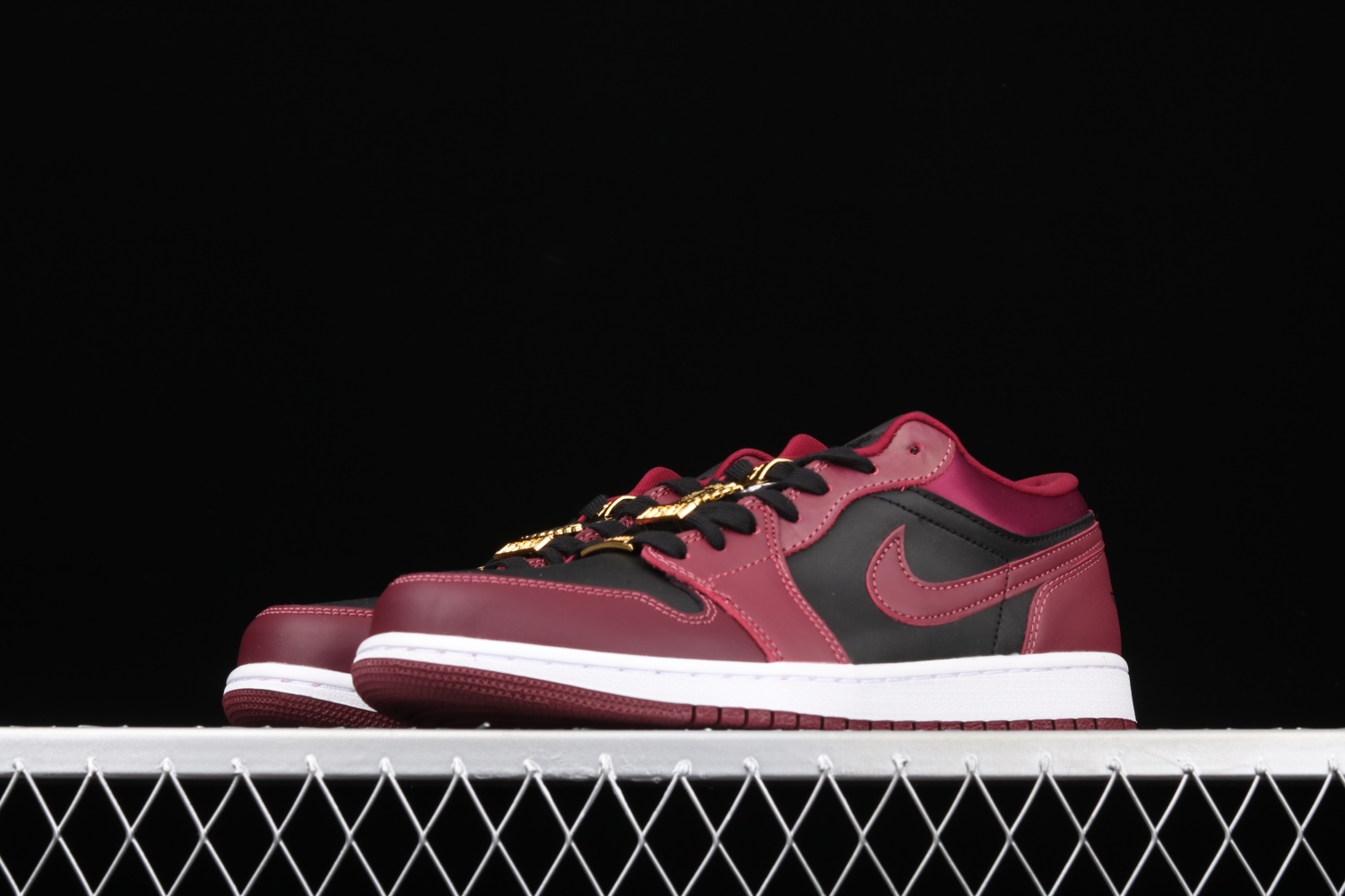Jordan 1 Low Dark Beetroot Black (W) DB6491-600