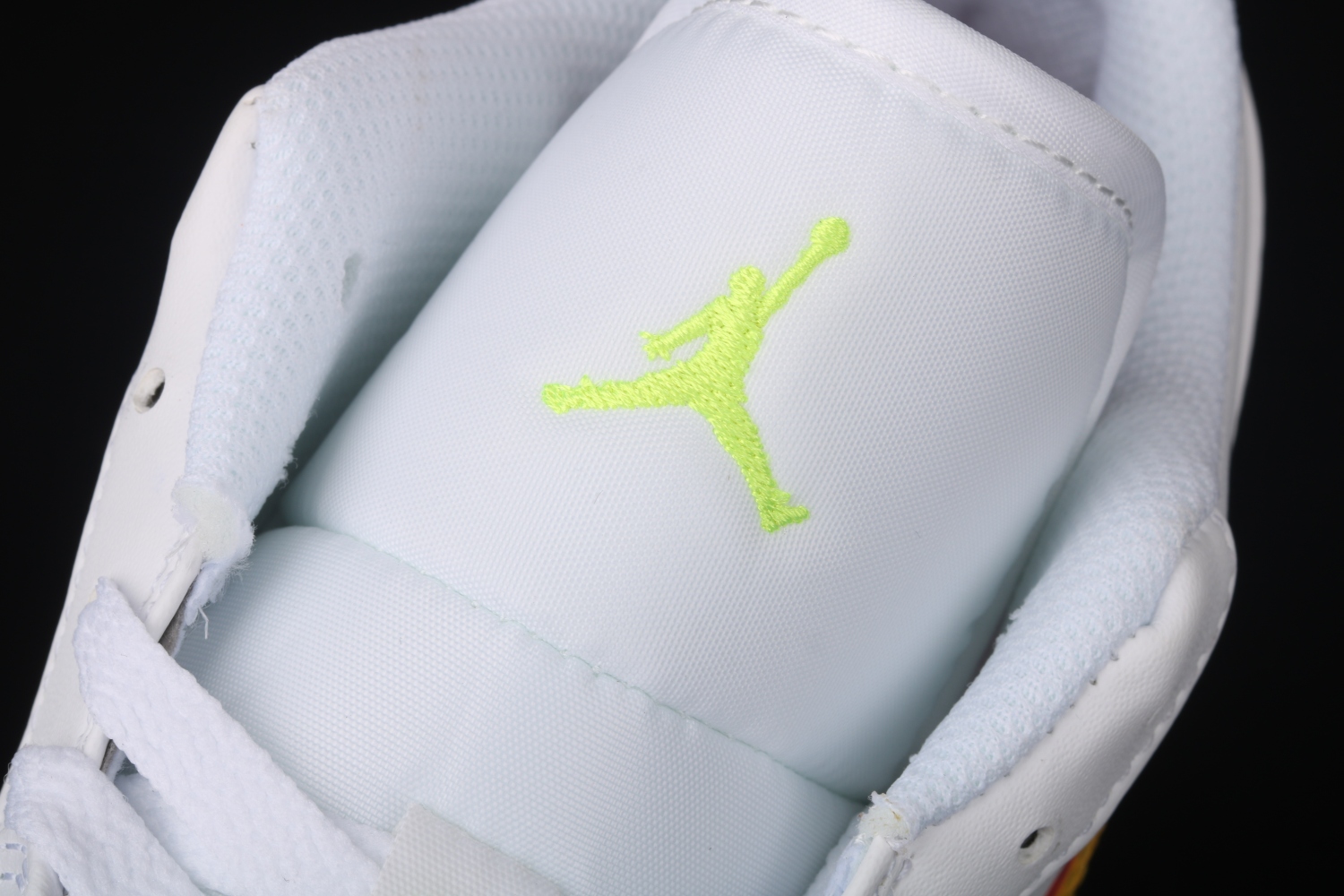 Jordan 1 Low Edge Glow (GS) CU4610-100