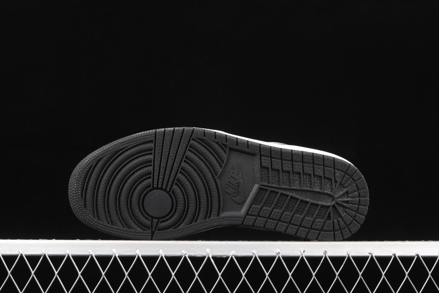 Jordan 1 Low Gold Toe CQ9447-700