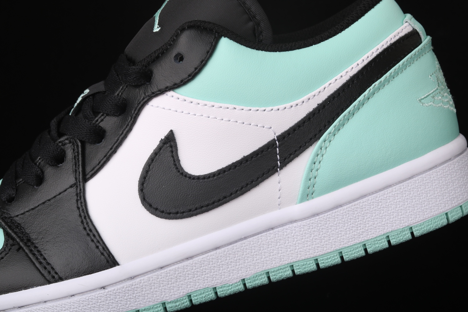 Jordan 1 Low Emerald Toe 553558-117