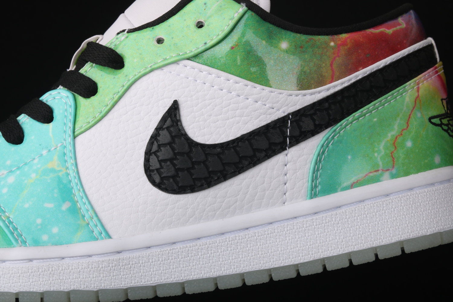 Jordan 1 Low Galaxy (W) CW7310-909