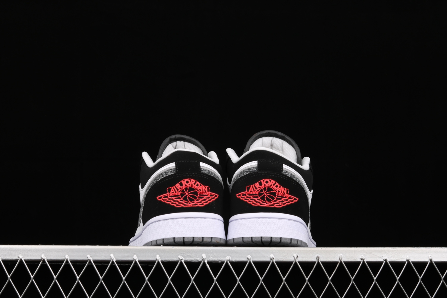 Jordan 1 Low Black White Wolf Grey Infrared 23 553558-029
