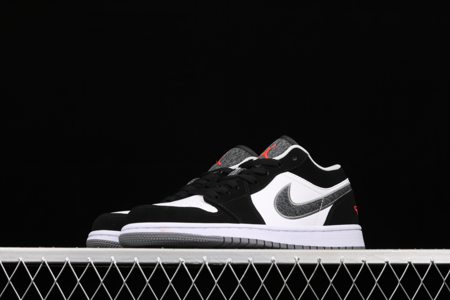 Jordan 1 Low Black White Wolf Grey Infrared 23 553558-029