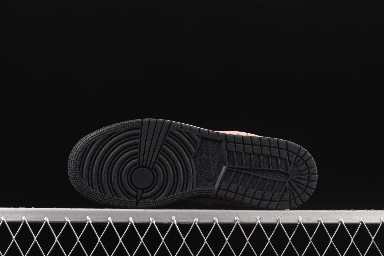 Jordan 1 Low Crimson Tint (GS) 553560-034
