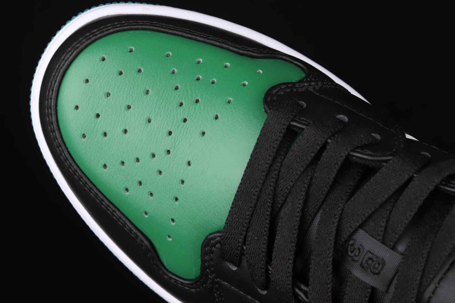 Jordan 1 Low Green Toe (GS) 553558-371