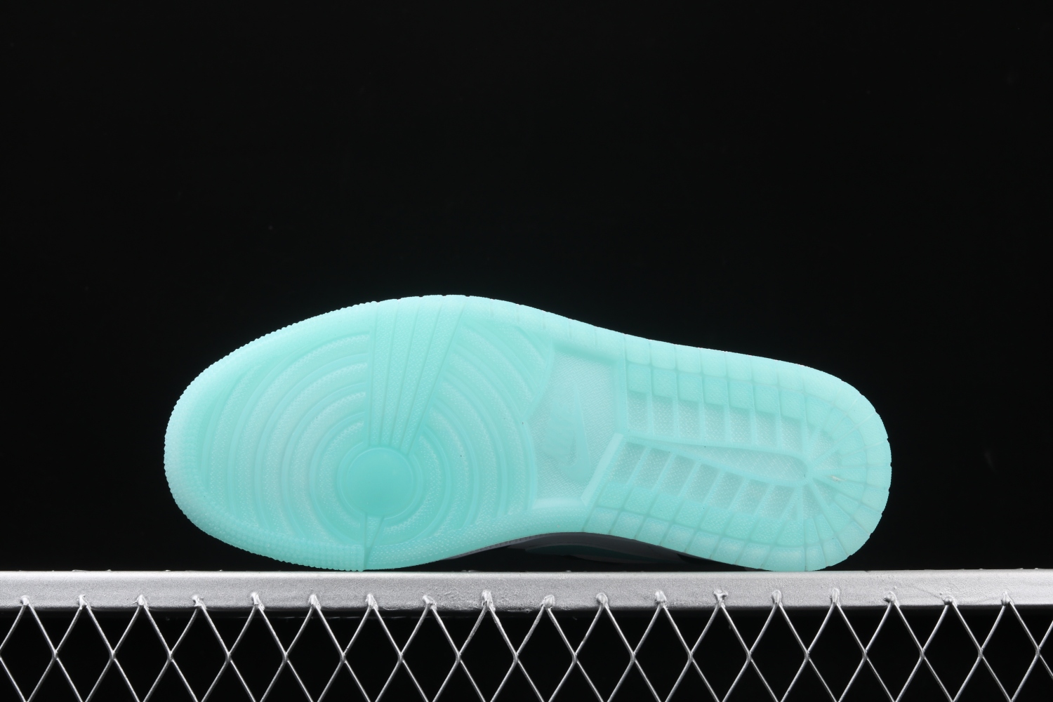 Jordan 1 Low “Island Green” CQ9828-131