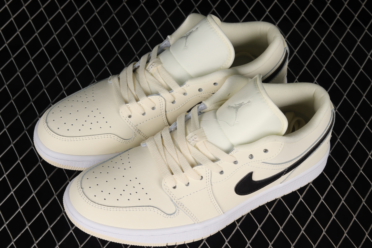 Jordan 1 Low Coconut Milk (W) DC0774-121
