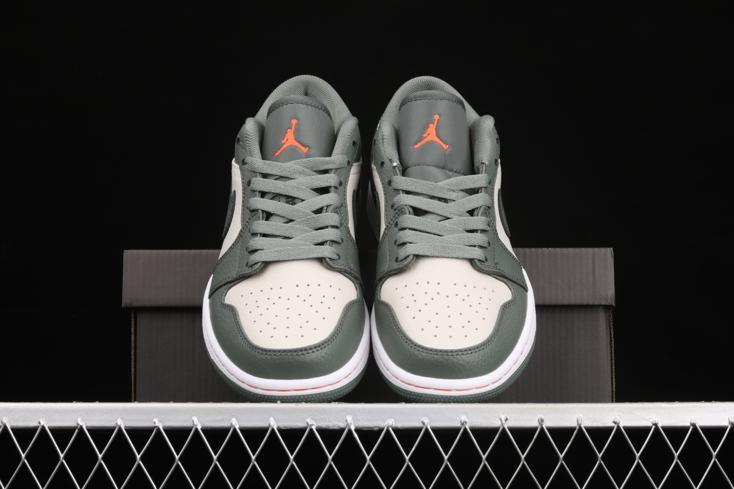 Jordan 1 Low Military Green 553558-121