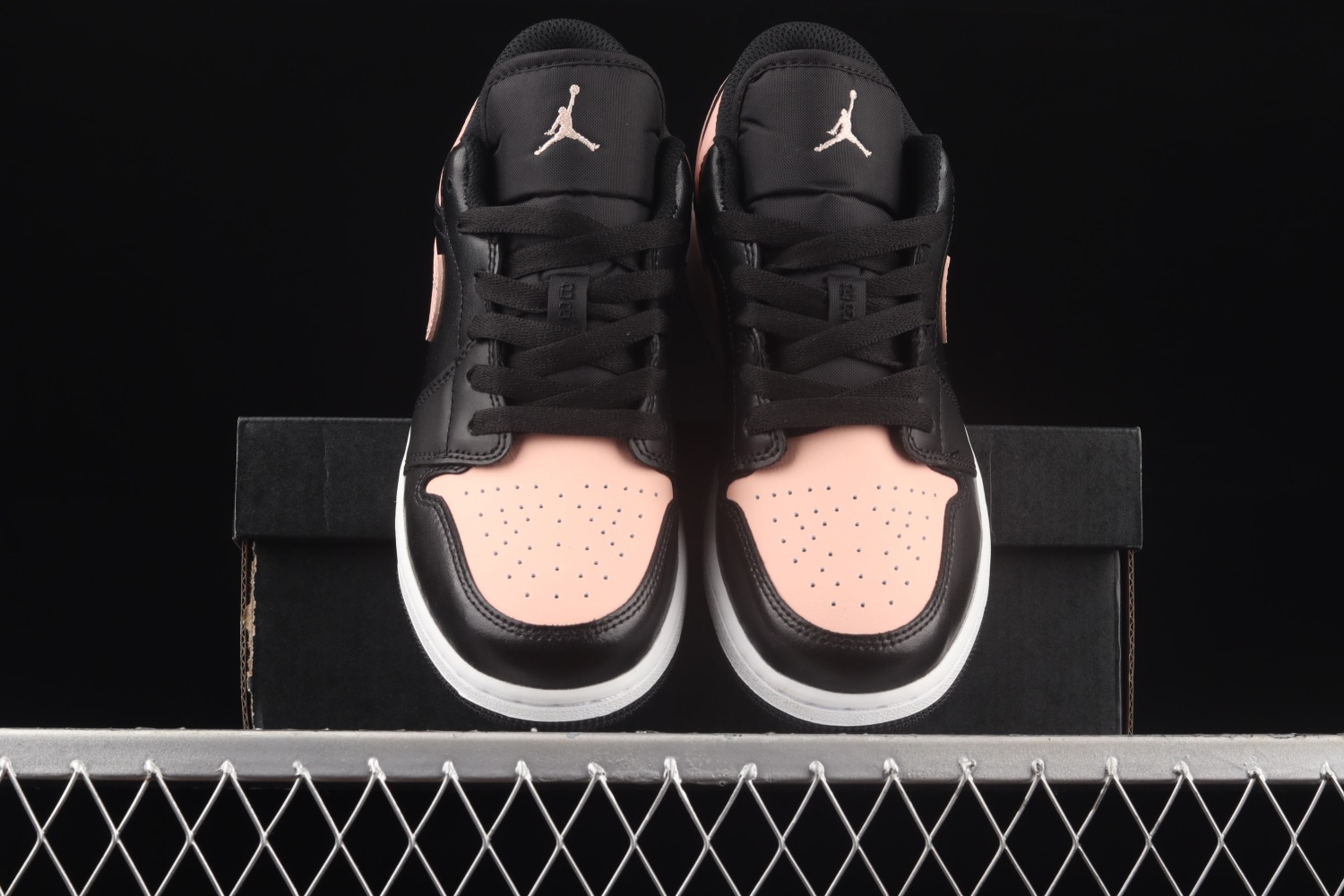 Jordan 1 Low Crimson Tint (GS) 553560-034