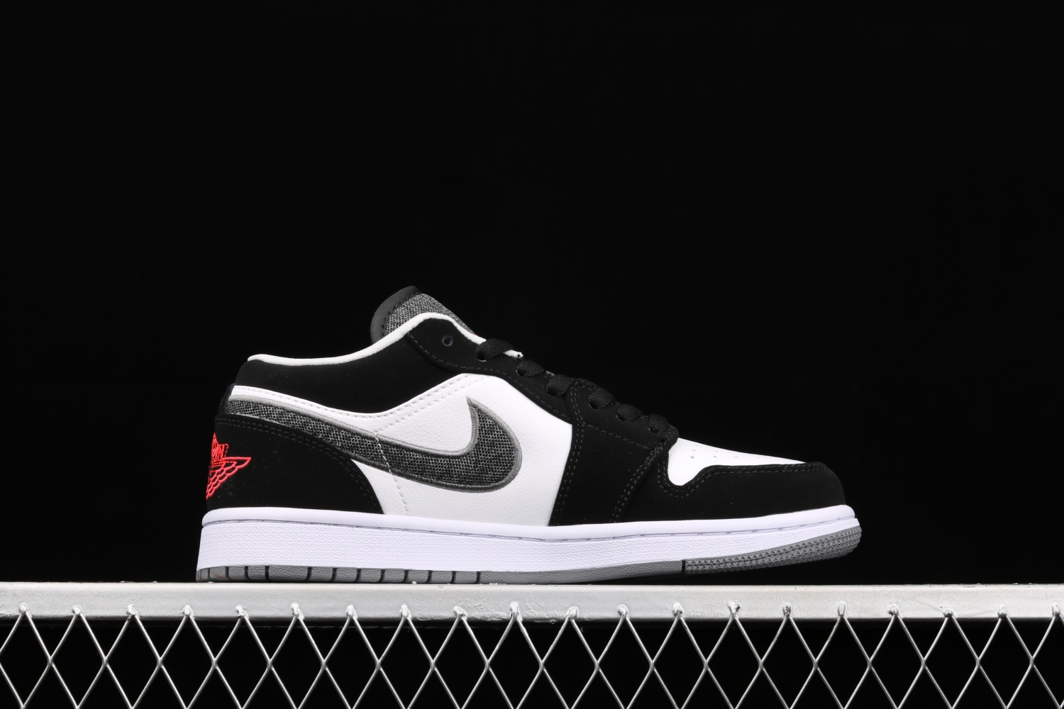 Jordan 1 Low Black White Wolf Grey Infrared 23 553558-029