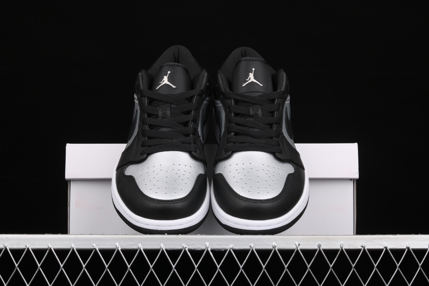 Jordan 1 Low SE Black Metallic Silver (W) DA5551-001