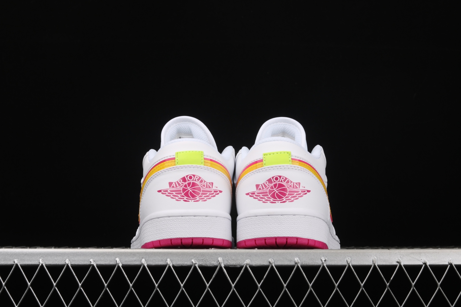 Jordan 1 Low Edge Glow (GS) CU4610-100