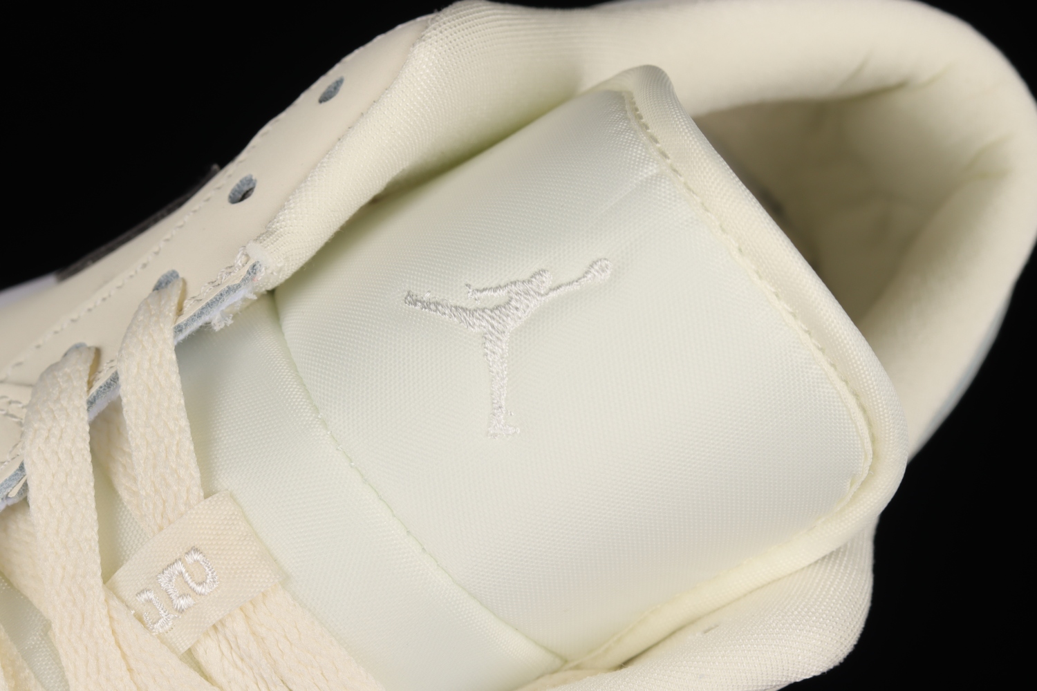 Jordan 1 Low Coconut Milk (W) DC0774-121