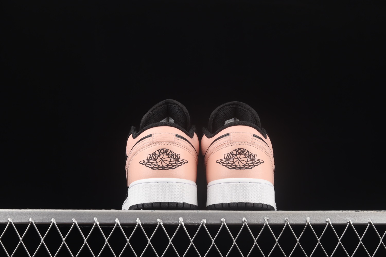 Jordan 1 Low Crimson Tint (GS) 553560-034