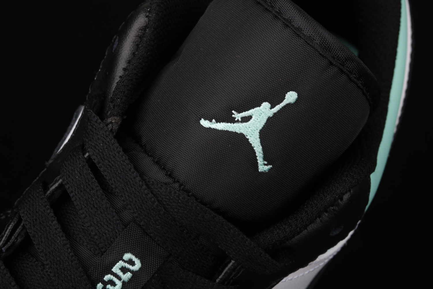 Jordan 1 Low Emerald Toe 553558-117