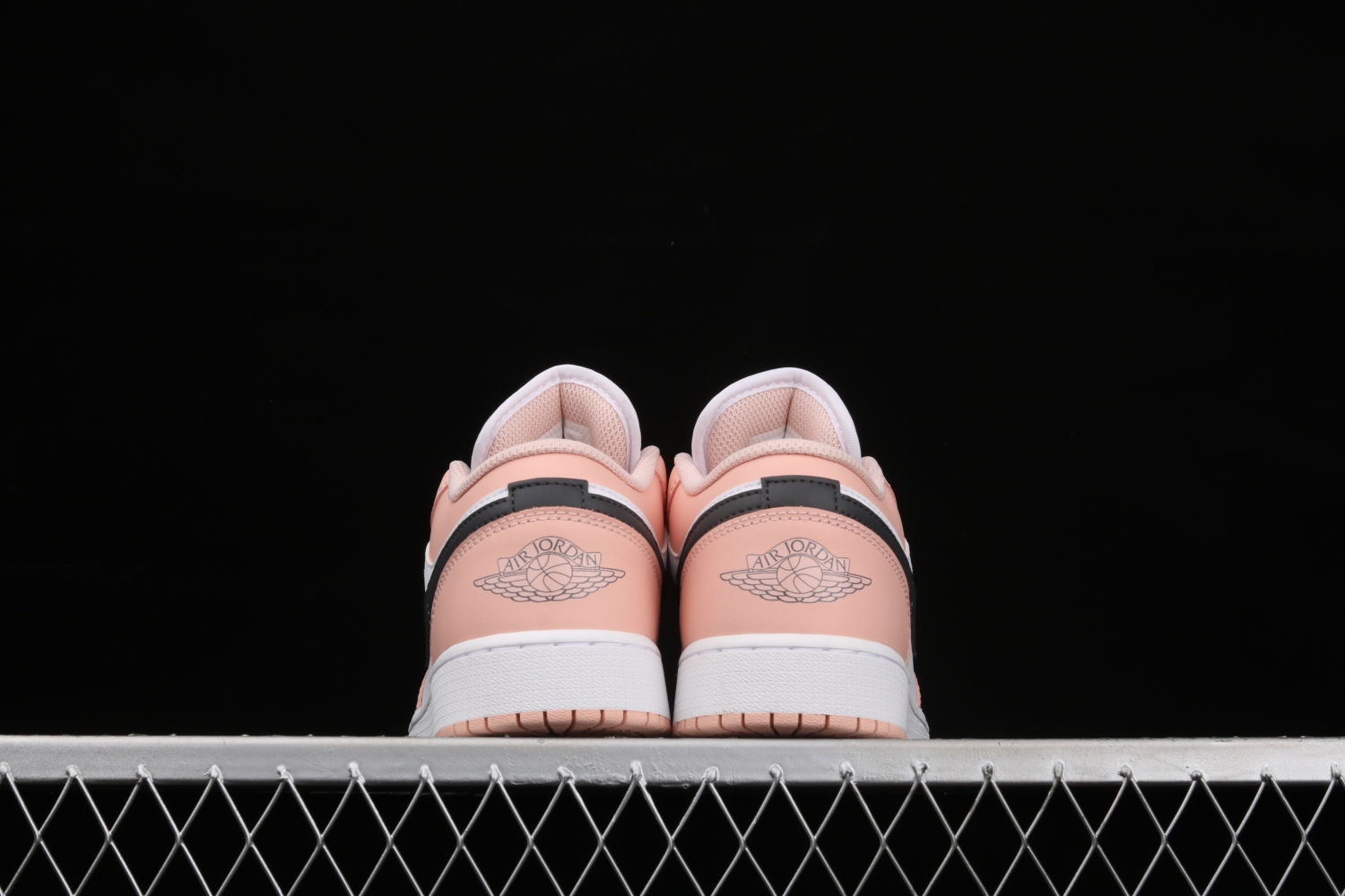 Jordan 1 Low Light Arctic Orange Pink (GS) 553560-800