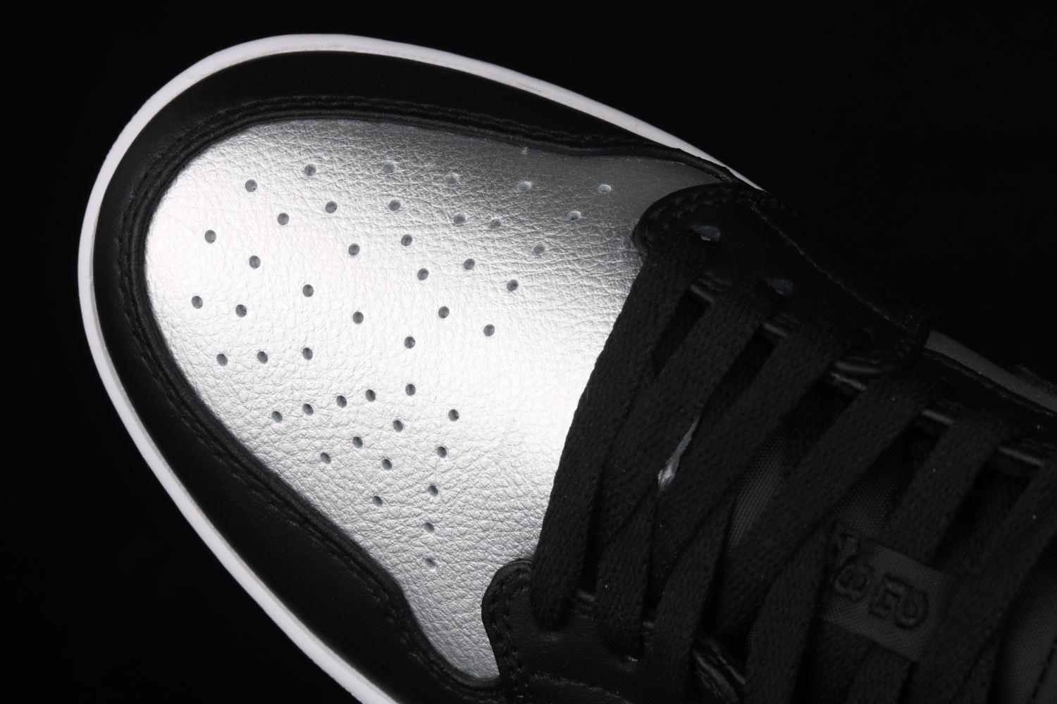 Jordan 1 Low SE Black Metallic Silver (W) DA5551-001
