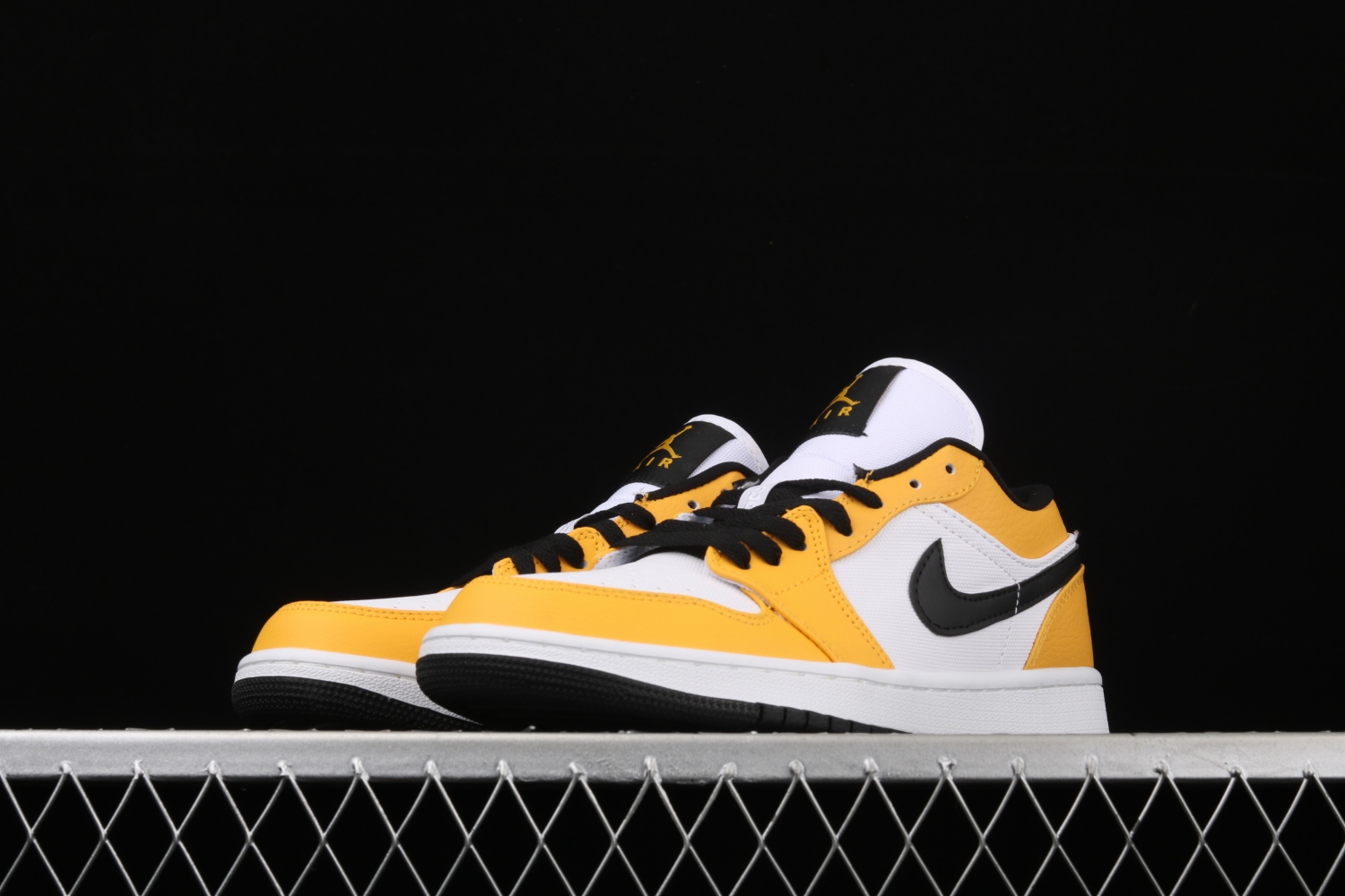 Jordan 1 Low Laser Orange (W) CZ4776-107