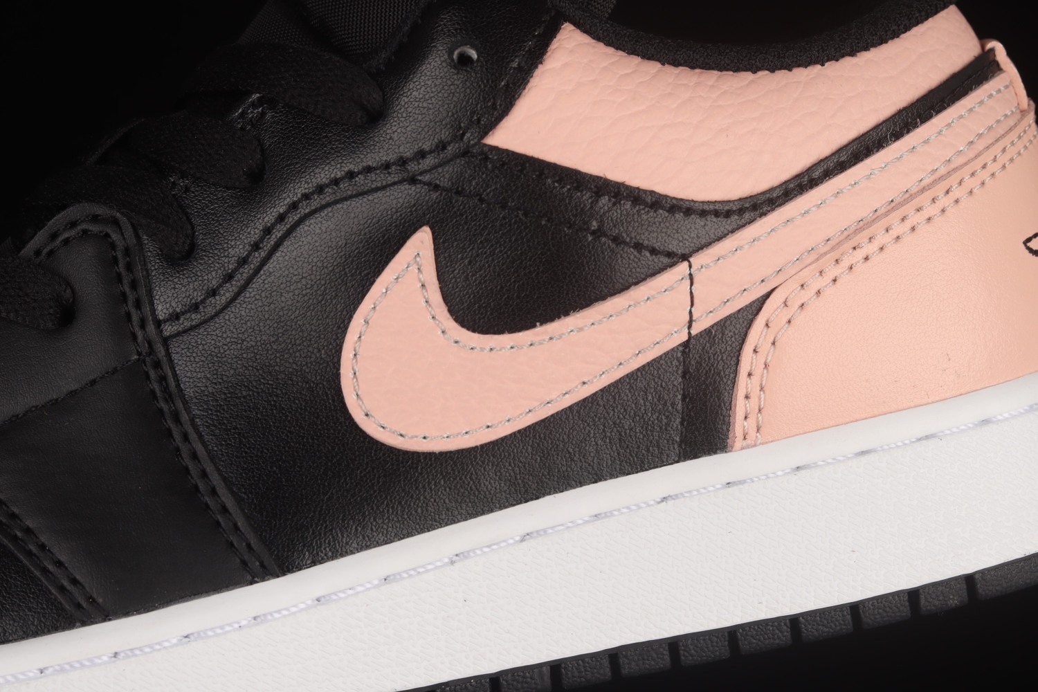 Jordan 1 Low Crimson Tint (GS) 553560-034