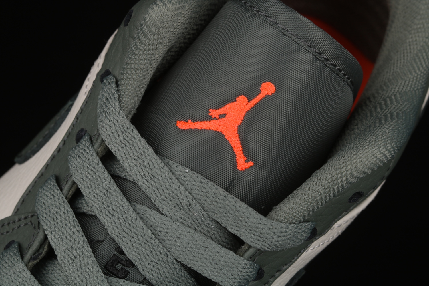 Jordan 1 Low Military Green 553558-121