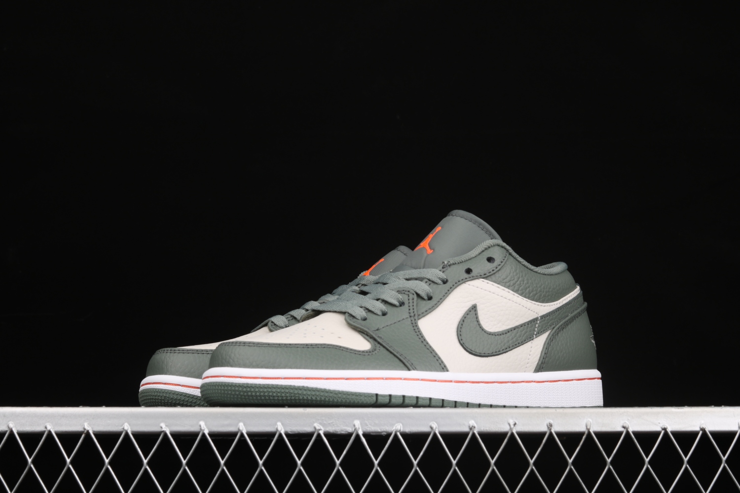 Jordan 1 Low Military Green 553558-121