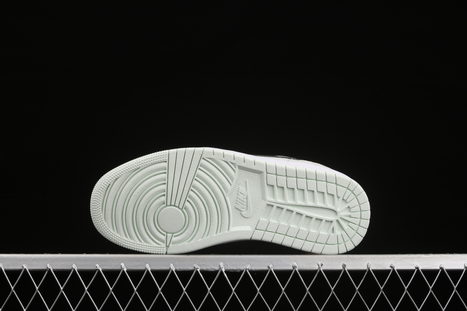 Jordan 1 Low SE Barely Green (W) CZ0776-300