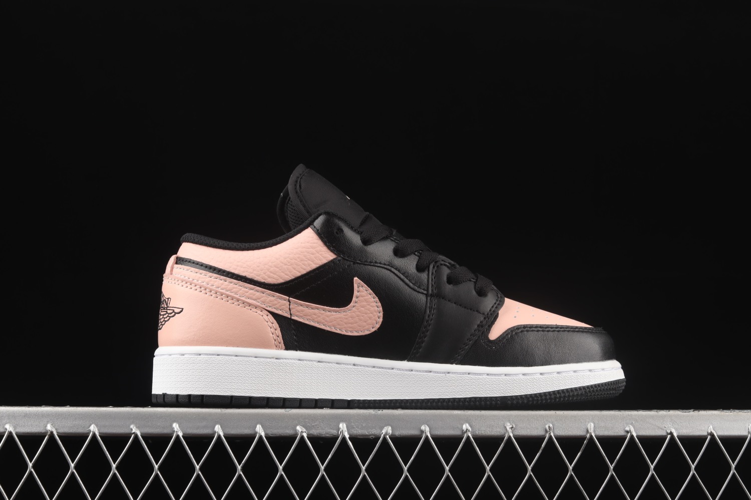 Jordan 1 Low Crimson Tint (GS) 553560-034