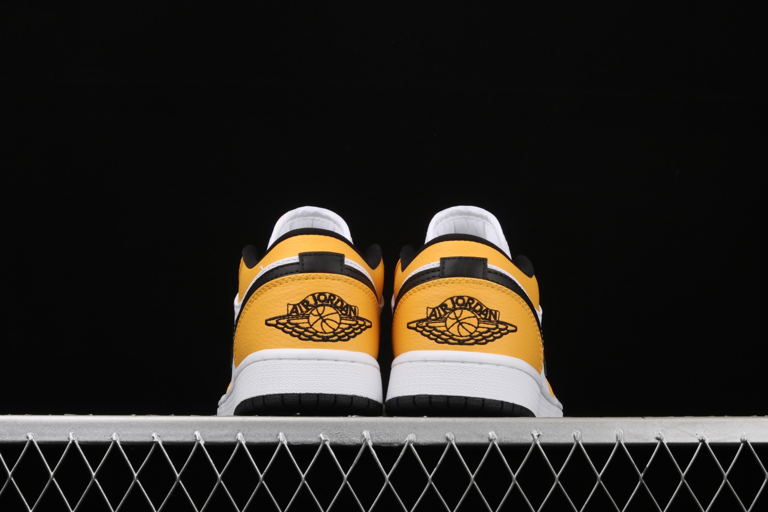 Jordan 1 Low Laser Orange (W) CZ4776-107