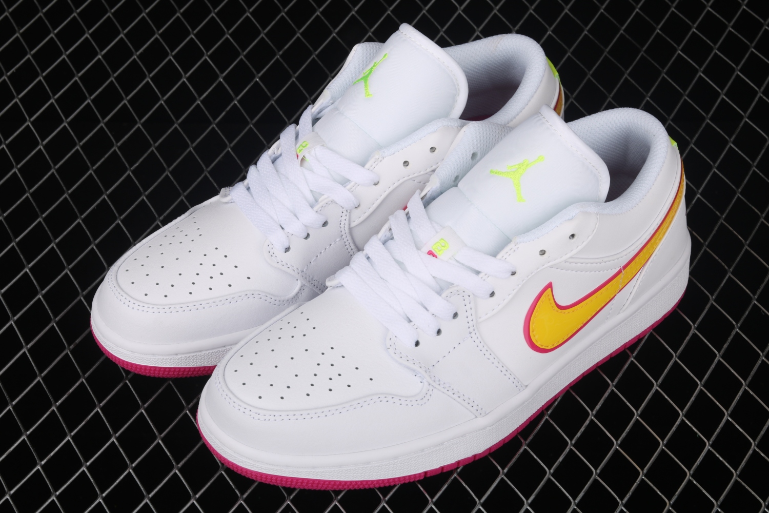 Jordan 1 Low Edge Glow (GS) CU4610-100