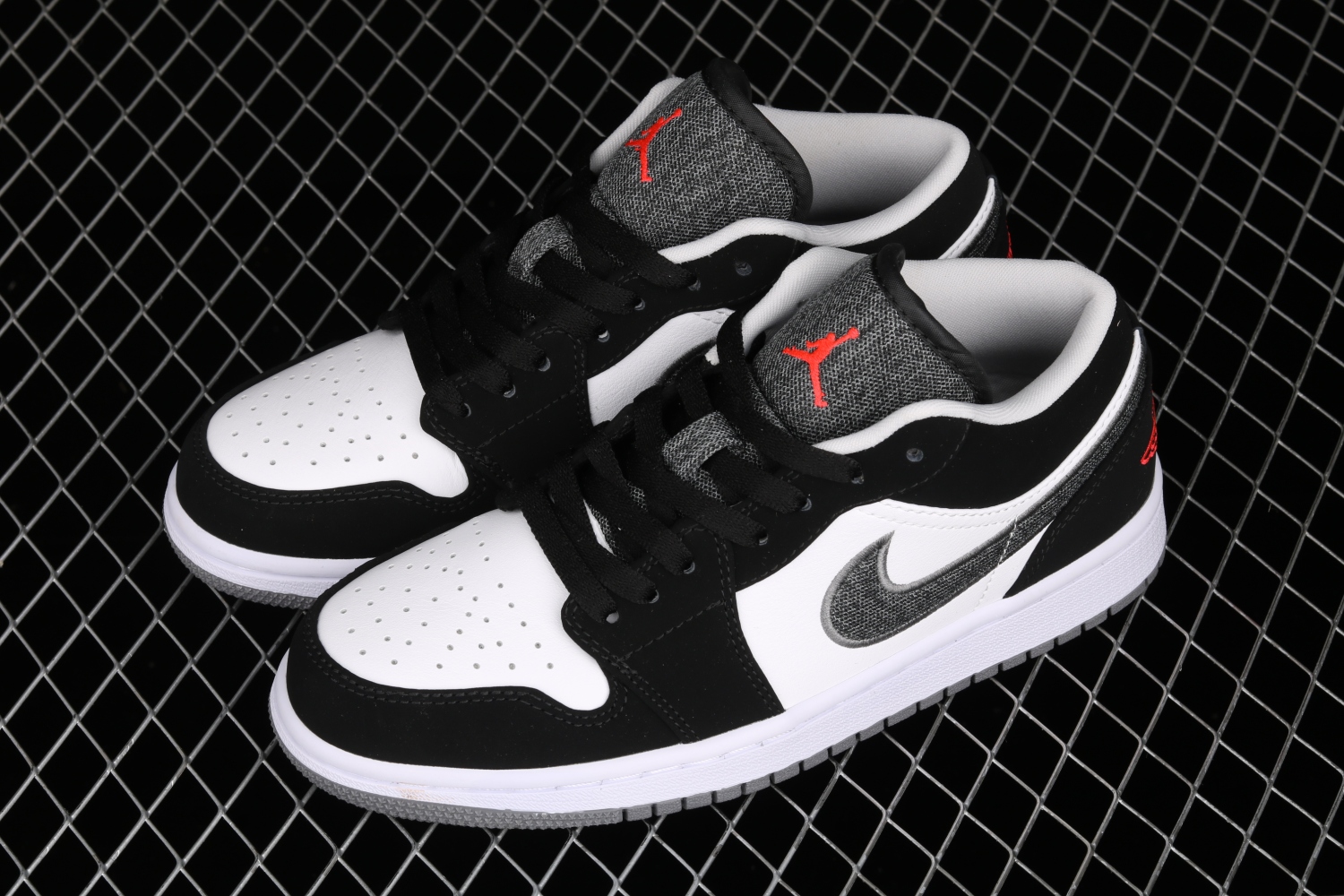 Jordan 1 Low Black White Wolf Grey Infrared 23 553558-029