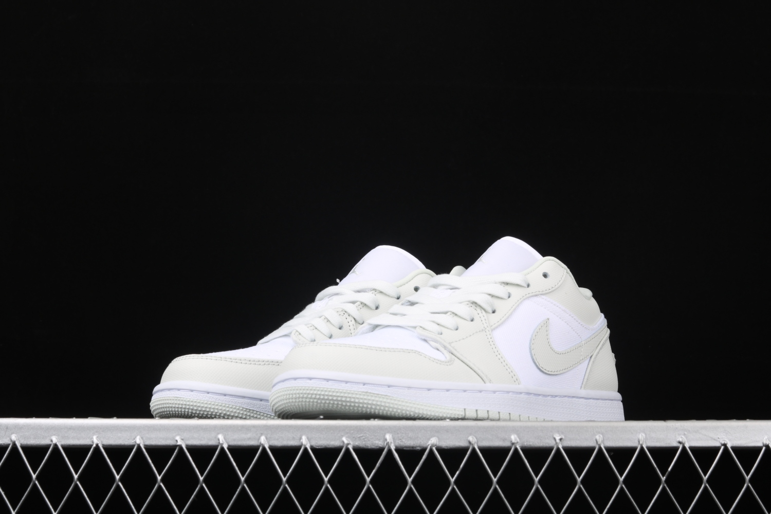 Jordan 1 Low Spruce Aura (W) CW1381-003