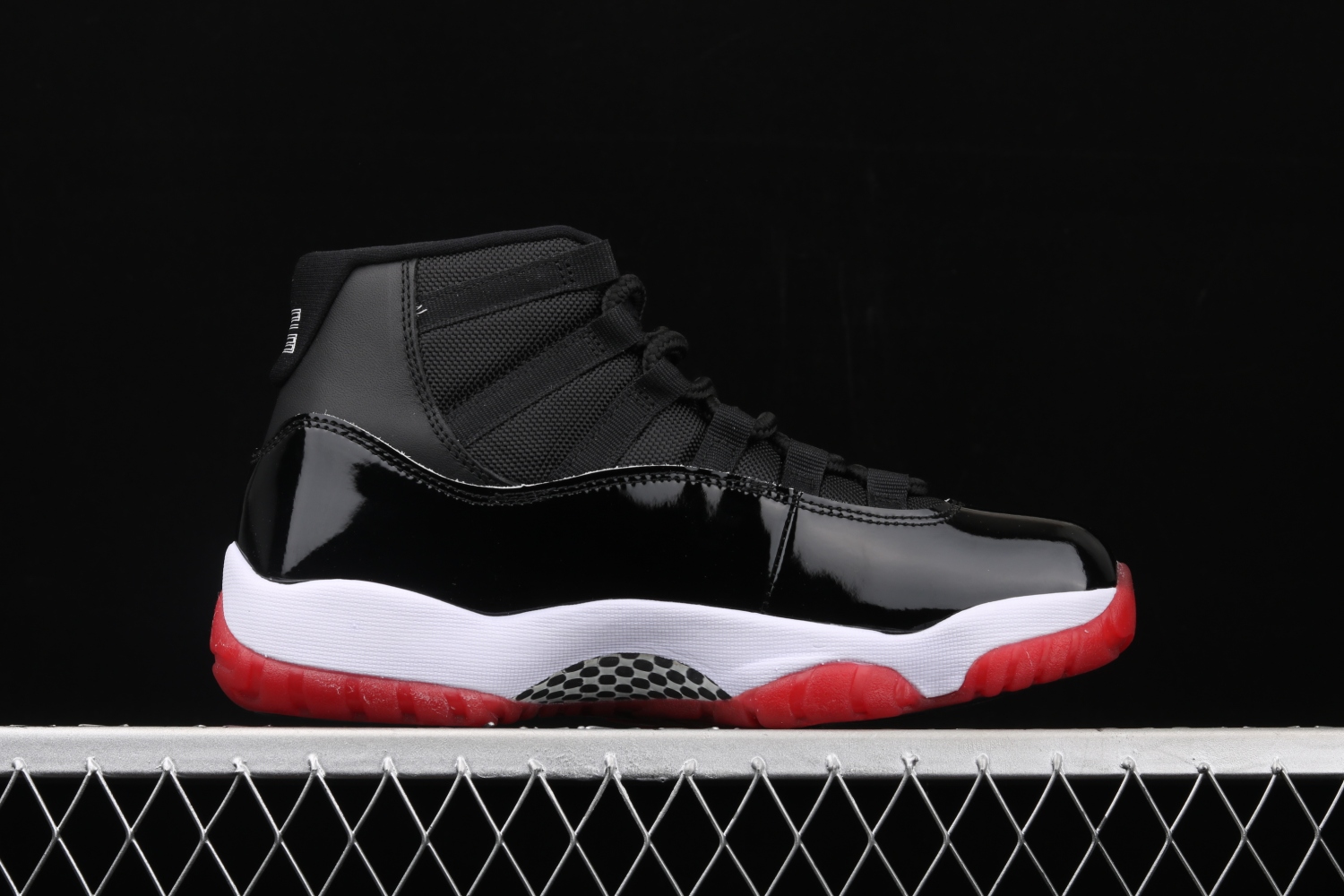 Jordan 11 Retro Playoffs Bred 2019 (GS) 378037-061