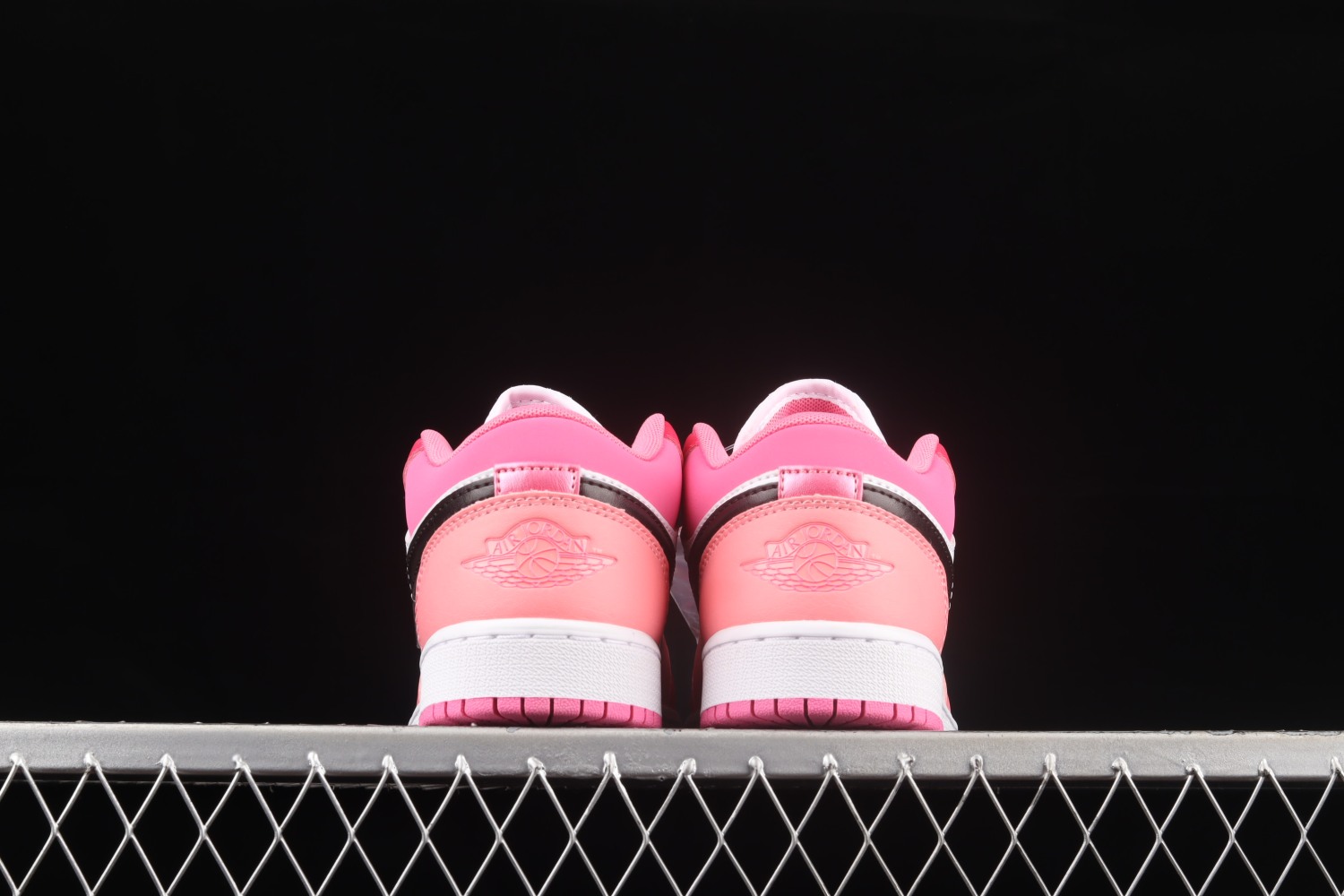 Jordan 1 Low Pink Red (GS) 553560-162