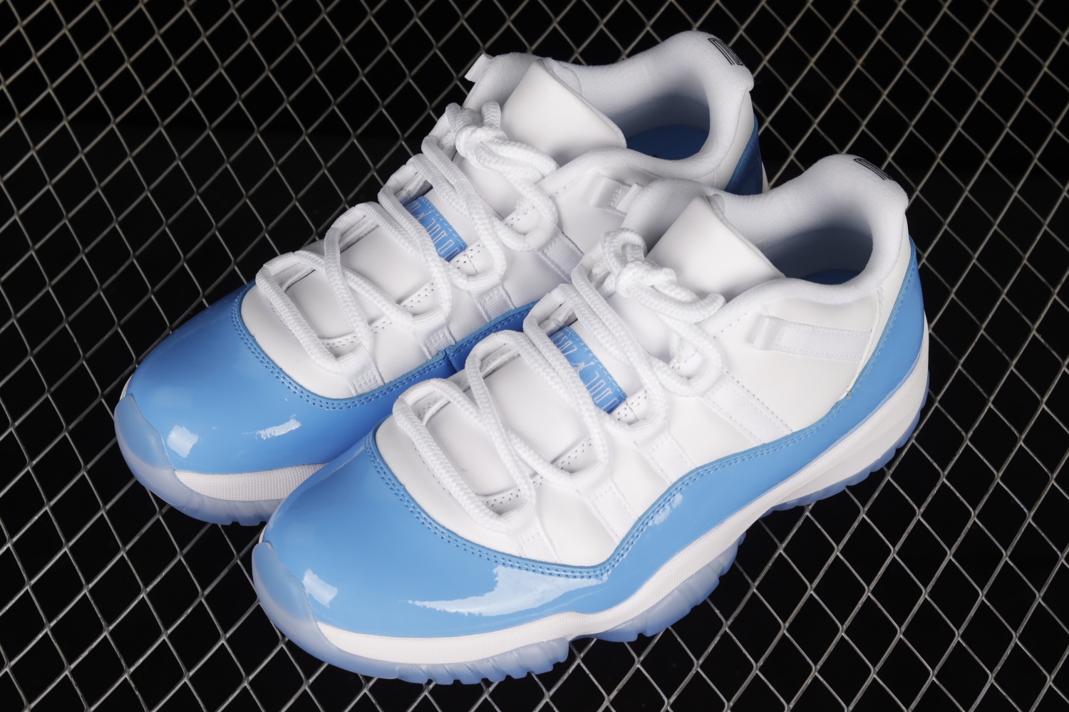 Jordan 11 Retro Low University Blue (2017) 528895-106