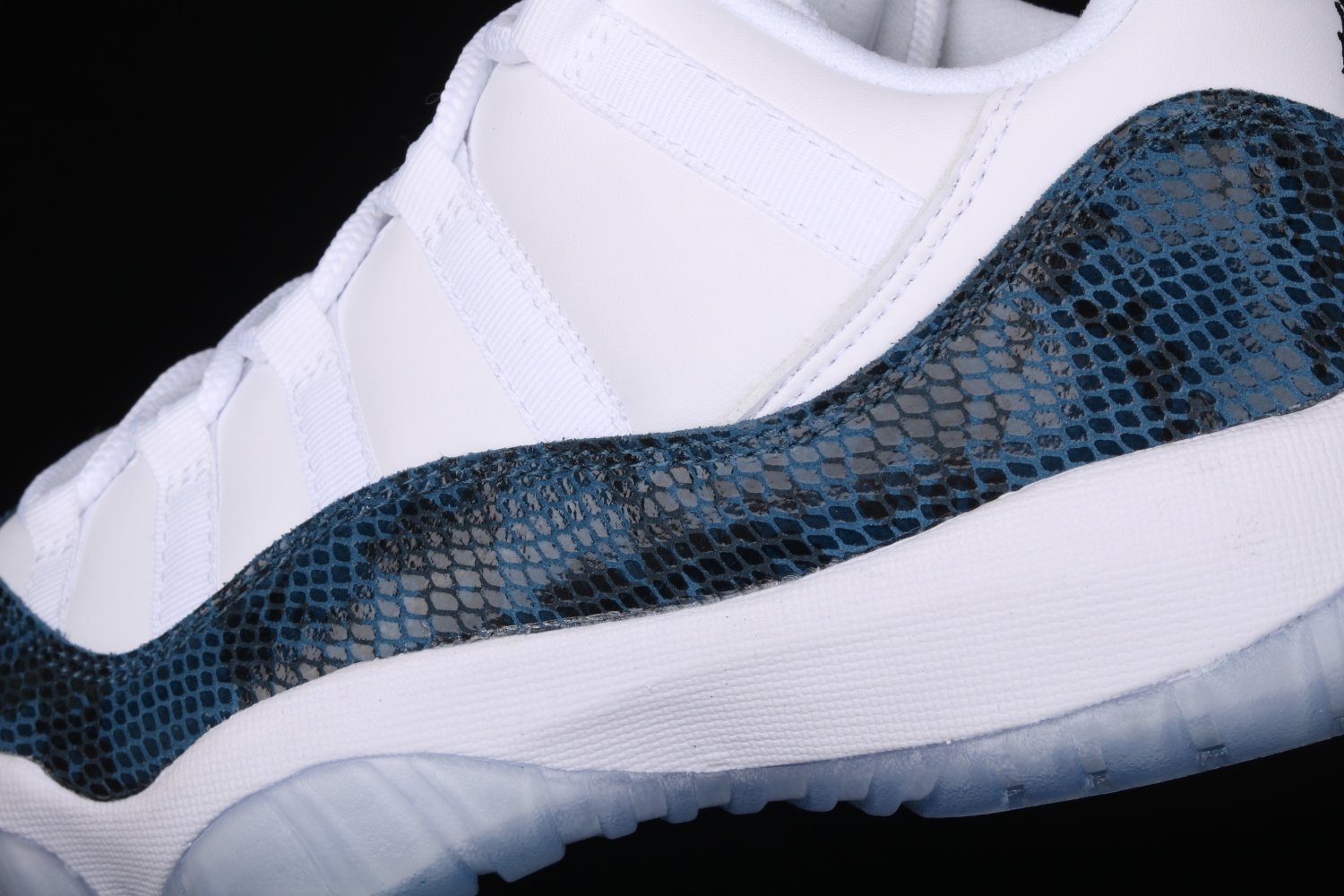 Jordan 11 Retro Low Snake Navy (2019) CD6846-102