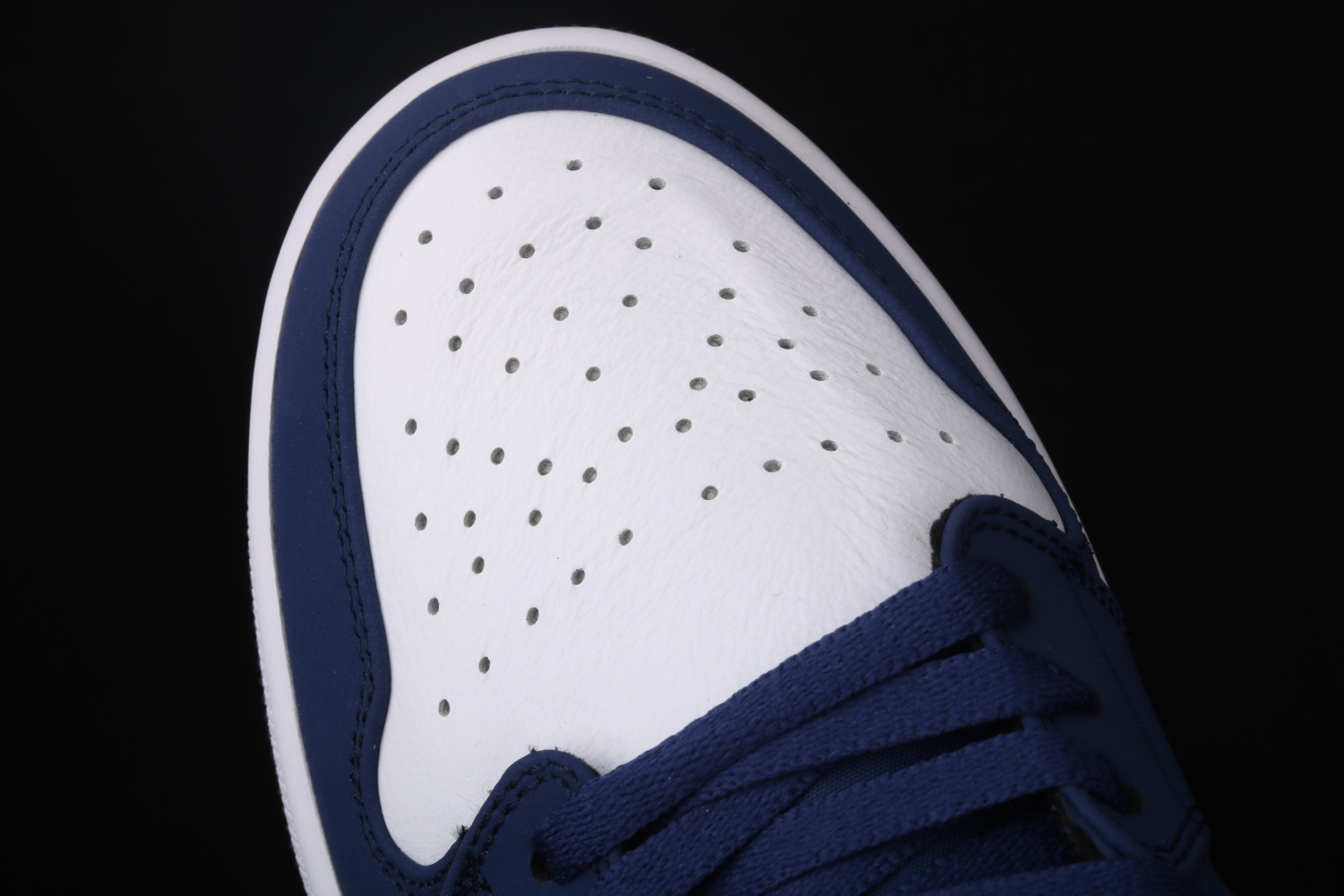 Jordan 1 Low USA CZ8454-400