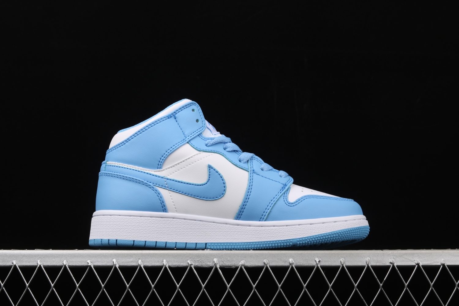 Jordan 1 Retro Mid UNC 554724-106