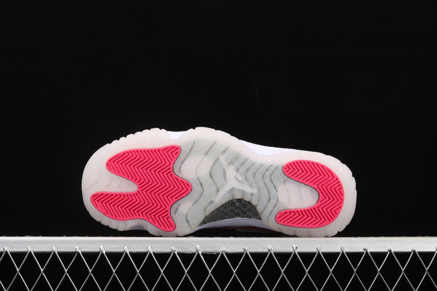 Jordan 11 Retro Low Pink Snakeskin (W) (2019) AH7860-106