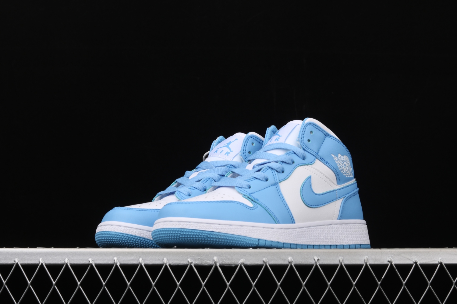 Jordan 1 Retro Mid UNC 554724-106
