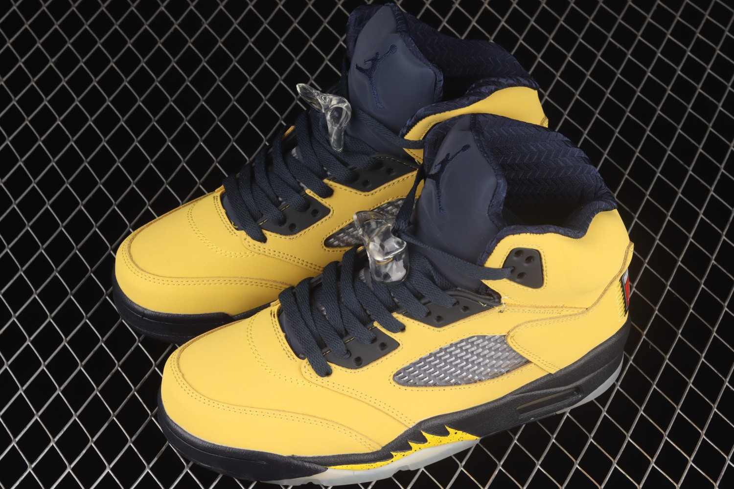 Jordan 5 Retro Michigan (2019)  CQ9541-704