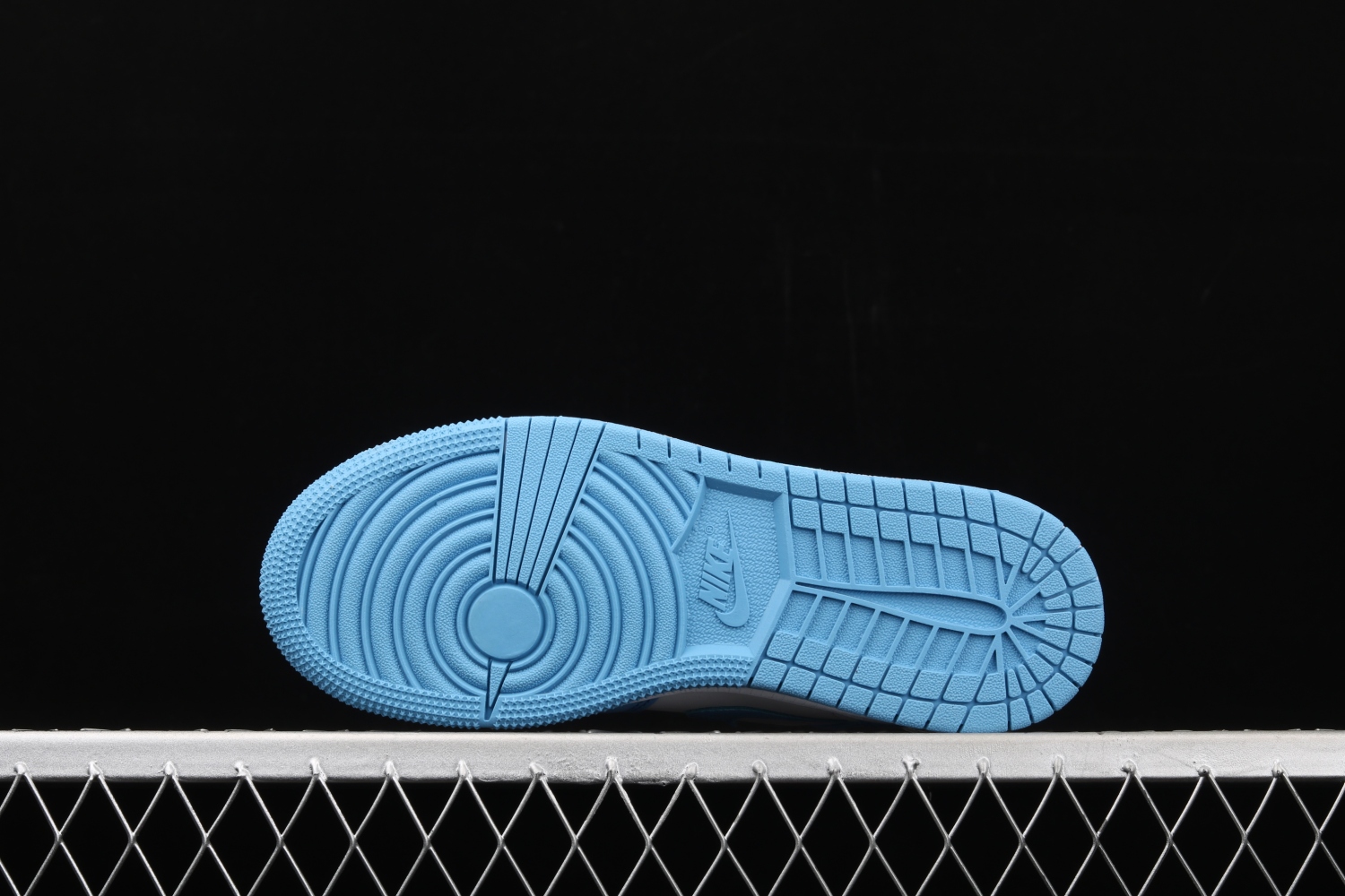 Jordan 1 Retro Mid UNC 554724-106