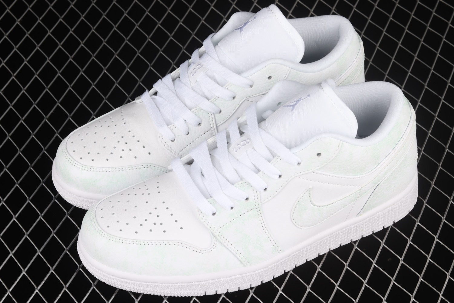 Jordan 1 Low Triple White Tumbled Leather 553558-130