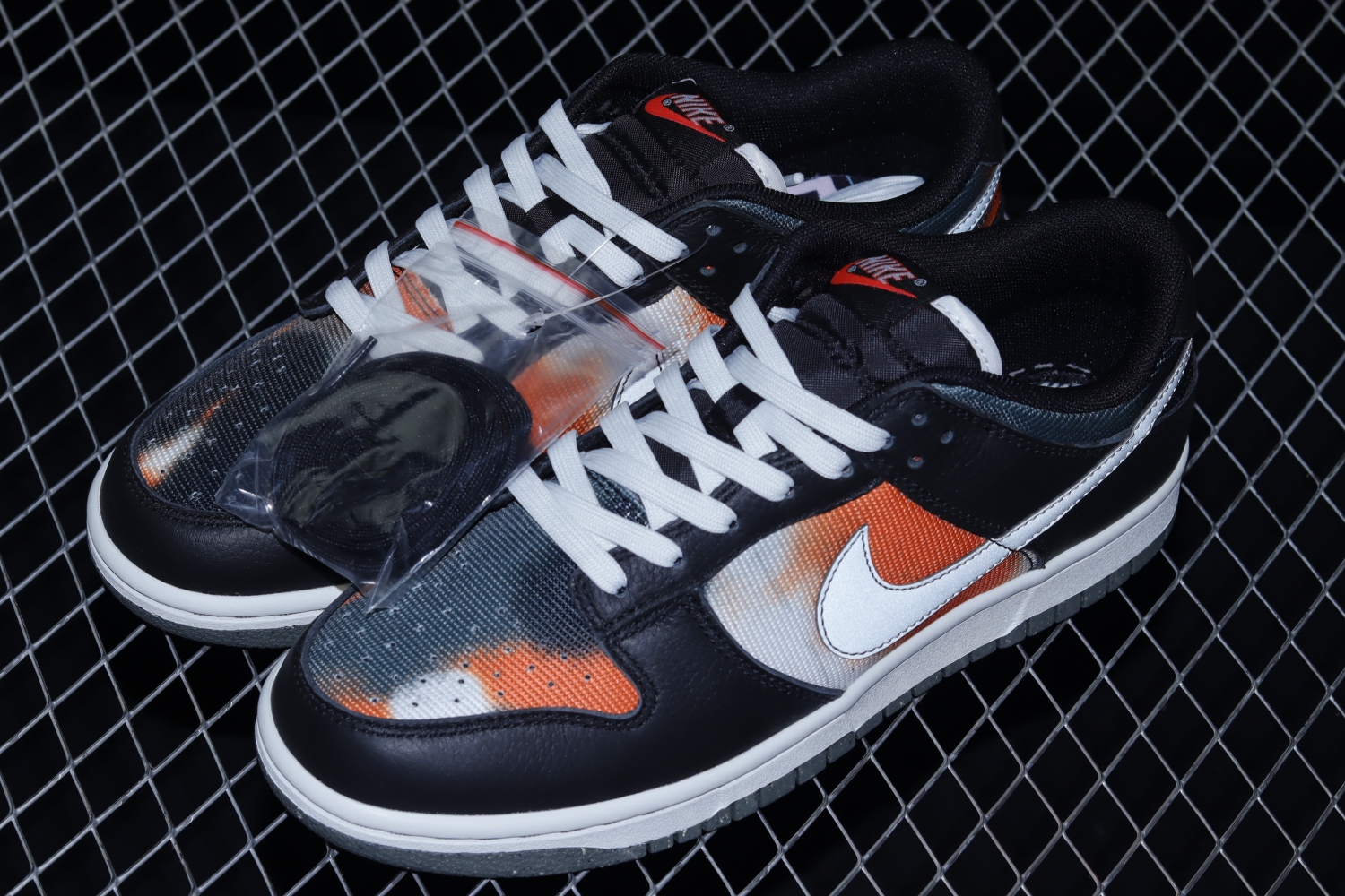 Nike Dunk Low Graffiti Black Red  DM0108-001