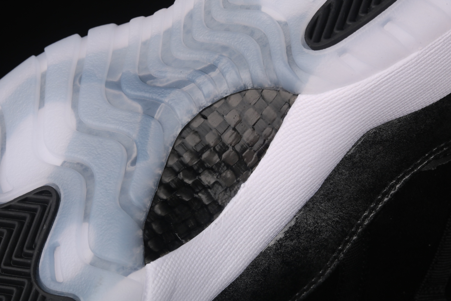 Jordan 11 Retro Low Barons 528895-010