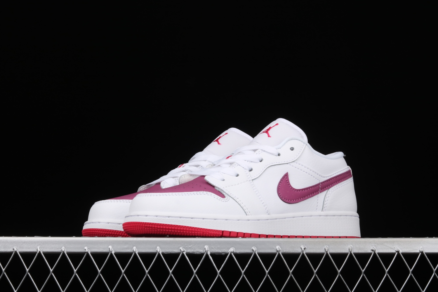 Jordan 1 Low White True Berry (GS) 554723-161