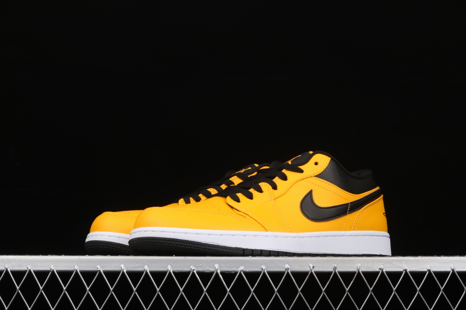 Jordan 1 Low University Gold 553558-700